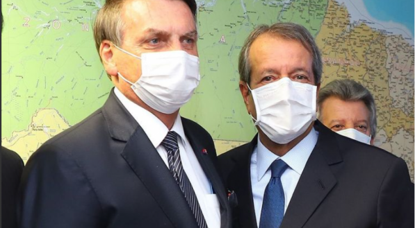 Jair Bolsonaro está pagando seus boletos com o centrão. Se vai receber o que está comprando, é outra história