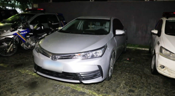 Nutricionista é sequestrada e tem carro roubado ao buscar filhos na escola na Zona Sul do Recife