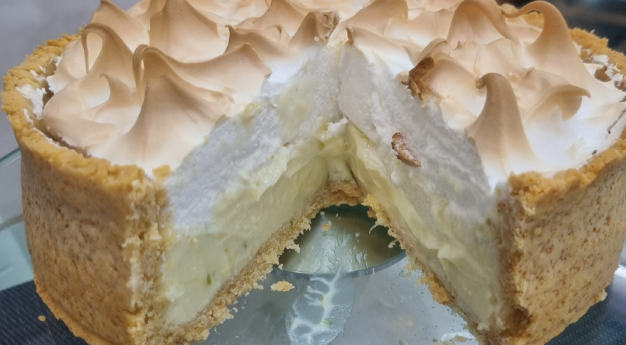 Torta de limão com merengue: aprenda como fazer a sobremesa 