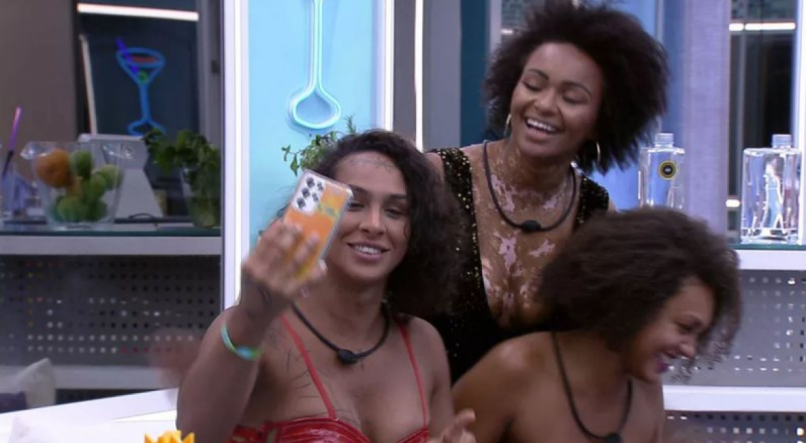 Nat&aacute;lia afirma que em um pared&atilde;o com Jessilane e Lina, ela sairia e causa discuss&atilde;o entre as 'comadres'