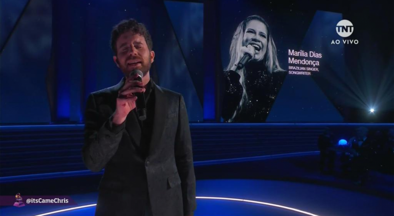 Marilía Mendonça é homenageada no Grammy 2022.