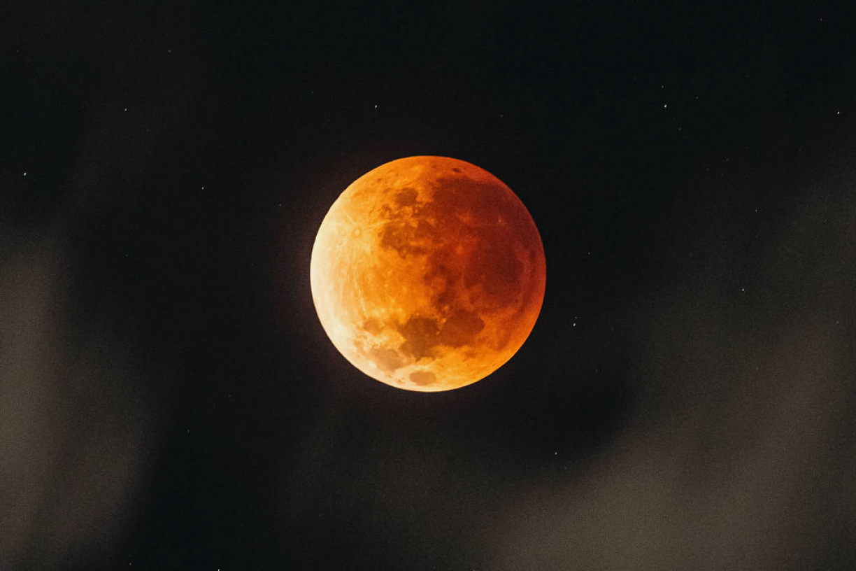 ECLIPSE TOTAL DA LUA: Veja os impressionantes registros da Lua de Sangue 2022 