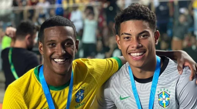 Robert Renan (E) comemora título pelo Sub-20 do Brasil ao lado de Kauê (D), companheiro de Corinthians
