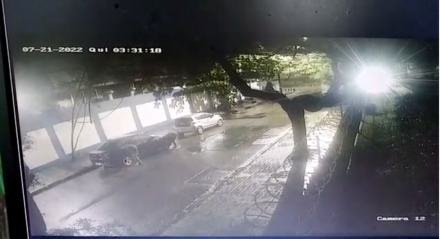 Ladrões roubam rodas de carro estacionado em rua de Boa Viagem 