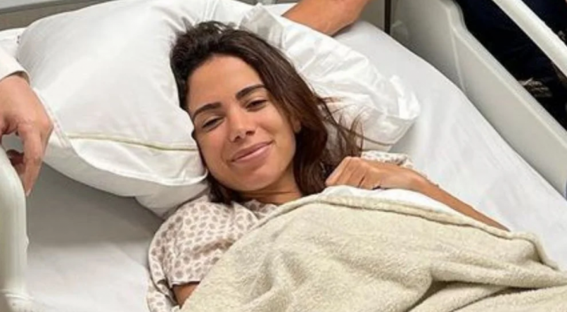 Anitta durante internação para cuidar de complicações da endometriose