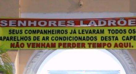 Ladrões furtam Igreja de Santo Amaro, na área central do Recife; padre faz apelo em frente a capela