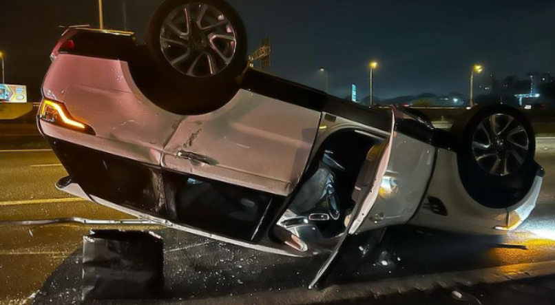 CARRO DE PAULA FERNANDES NA RODOVIA CASTELO BRANCO