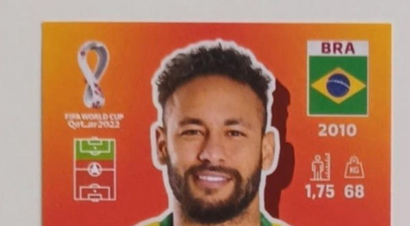 Figurinha laranja de Neymar vem causando curiosidade entre os colecionadores