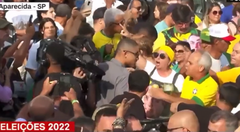 Bolsonaristas hostilizam imprensa no Santuário Nacional de Aparecida