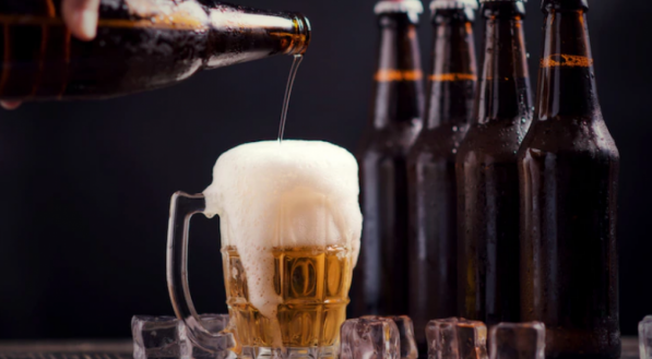 Além das calorias do álcool, as bebidas alcóolicas possuem calorias da cevada, do trigo e de outros componentes