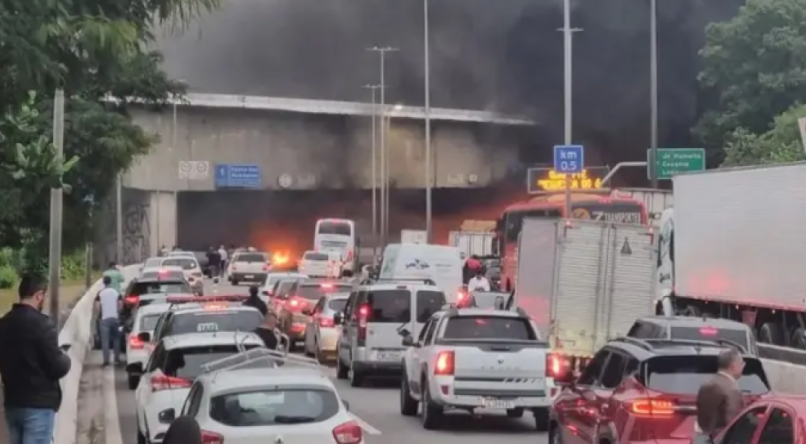 Rodovias e estradas t&ecirc;m sido bloqueadas por bolsonaristas radicais desde o &uacute;ltimo domingo (8), ap&oacute;s ato antidemocr&aacute;tico contra os pr&eacute;dios dos Tr&ecirc;s Poderes