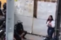 Vídeo mostra abordagem violenta com agressão a homem imobilizado por PMs, no centro do Recife