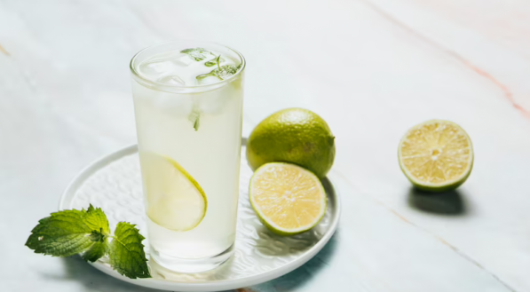 A água com limão é um assunto bastante curioso entre os internautas. Diversas celebridades e pessoas próximas comentam sobre os benefícios da água com limão.
