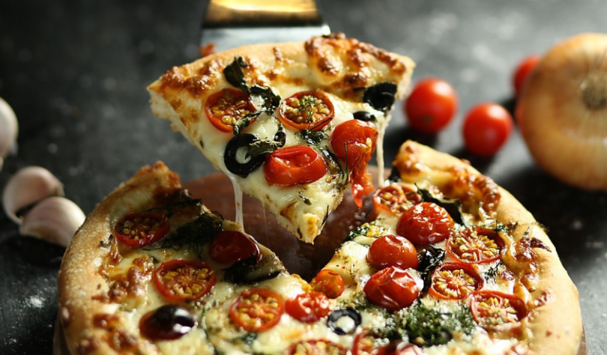 HOJE É DIA DA PIZZA: Comemore o DIA DA PIZZA com muito sabor; Saiba onde pedir e receber em até 1 hora