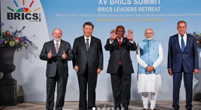 Cúpula dos Brics, realizada na África do Sul, aprovou o ingresso de seis novos países no bloco econômico, a partir de janeiro de 2024