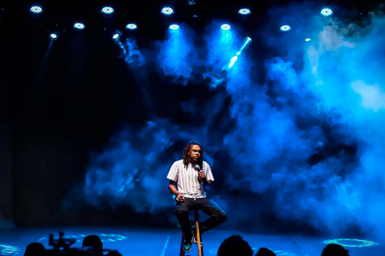Comediante Jhordan Matheus traz espetáculo para Caruaru