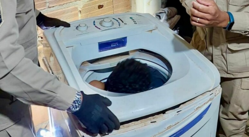 Criança fica presa em máquina de lavar roupas e é resgatada por militares