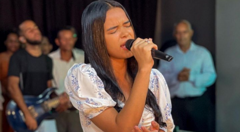 Cantora gospel Aclécia Silva morre aos 18 anos