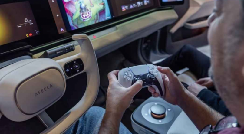 CES 2024: Sony dirige carro com controle de videogame.