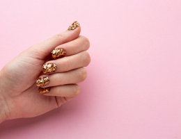 Unhas quadradas estão de volta? Veja como usar sem pesar no visual