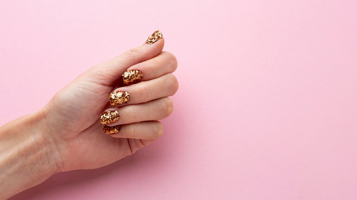 Unhas quadradas estão de volta? Veja como usar sem pesar no visual