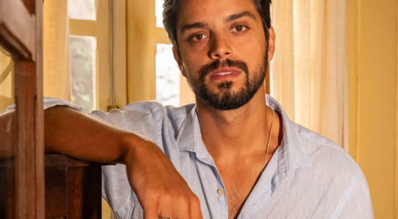 Rodrigo Simas como José Venâncio em "Renascer", novela das nove da TV Globo.