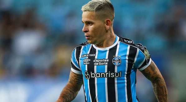 Soteldo em campo pelo Gr&ecirc;mio.
