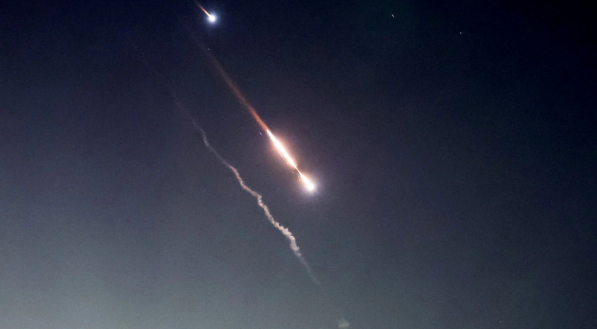 Era a guerra, a estupidez inundando o globo de adrenalina e pavor