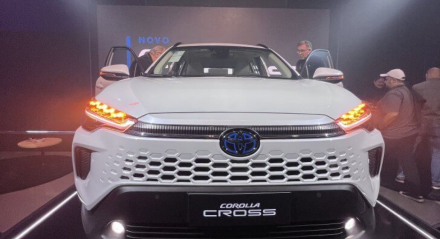 Novo Toyota Corolla Cross chega de cara nova e custa a partir de R$ 165 mil
