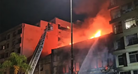 Incêndio em pousada de Porto Alegre deixa pelo menos dez mortos