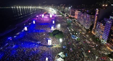 Imagem vista de cima do show de Madonna em Copacabana