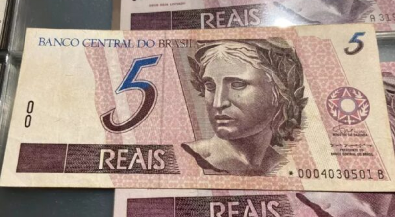 Nota de cinco reais com asterisco em numeração
