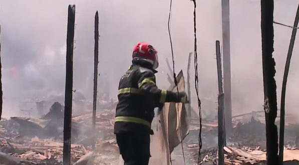 Incêndio atinge casas na Campina do Barreto, Zona Norte do Recife