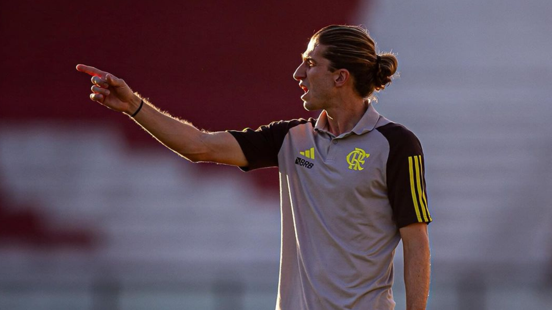 Filipe Luís no comando técnico da base do Flamengo Paula Reis / CRF
