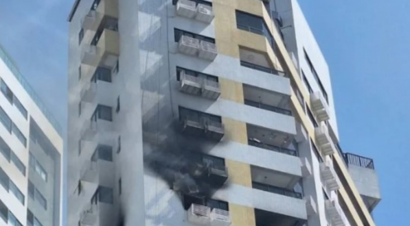 Incêndio em prédio de Boa Viagem, na Zona Sul do Recife