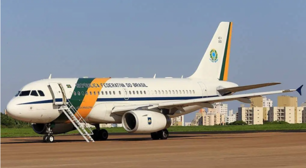 Airbus A319 ACJ que serve ao presidente foi batizado como Santos-Dumont e foi comprado em 2004