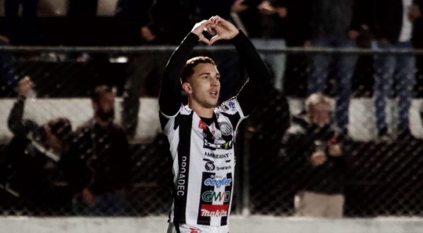 Nathan Fogaça em atuação pelo Operário-PR