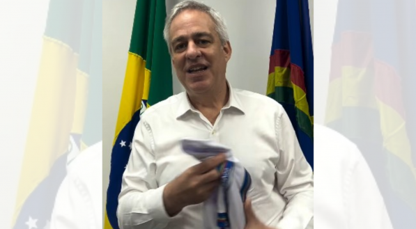 Secretário estadual de Educação, Alexandre Schneider, fala sobre o fardamento da rede pública estadual