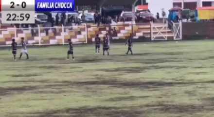 Raio mata jogador durante partida de futebol de liga amadora na cidade de Huancayo, no Peru. 