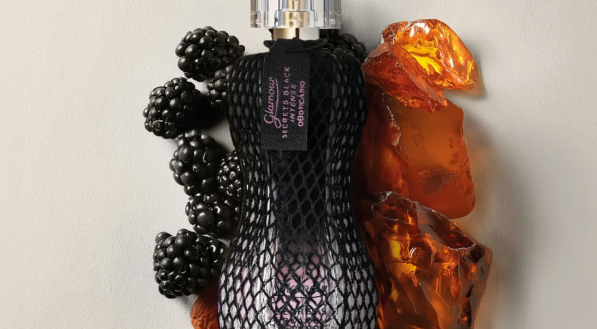 Imagem do perfume "Glamour Secrets Black Intense" do Boticário!