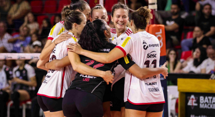 Sesc Flamengo encerra ano com vitória na Superliga Feminina de Vôlei