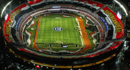 Treinador elogia coletivo e apoio da torcida após vitória no clássico. Após a vitória de 3 a 1 sobre o Corinthians no Majestoso deste domingo (26), o técnico do São Paulo, Luís Zubeldía, comentou sobre o desempenho da equipe. Embora tenha sido um jogo de destaque para o quarteto ofensivo (Lucas, Oscar, Luciano e Calleri), [&#8230;]