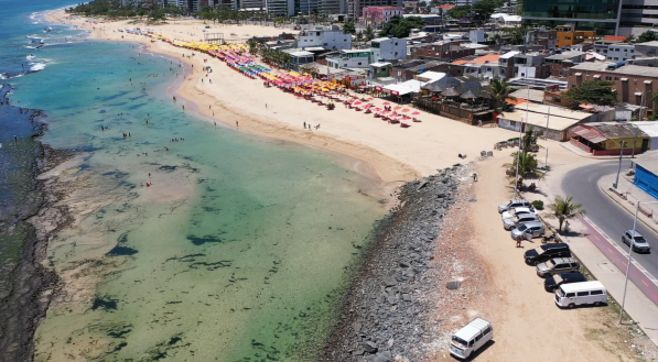 Conheça as praias mais bonitas do Brasil em 2025!