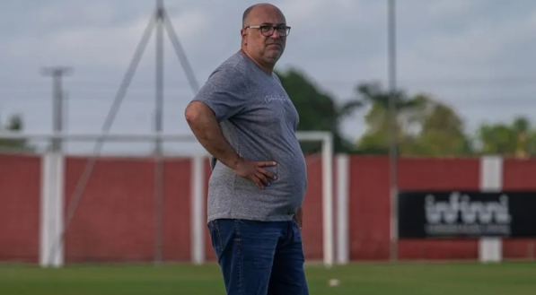 O CRB anunciou a saída do seu diretor de futebol, André Martins. Na manhã desta quinta-feira (13), o clube informou através de nota o desligamento do profissional, que chegou em novembro de 2024 para substituir Thiago Paes. + Fique por dentro de tudo sobre o Galo &amp;#8211; O Clube de Regatas Brasil comunicou que, a [&amp;#8230;]