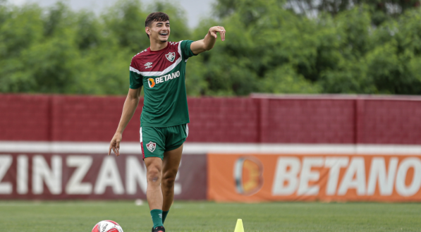 Zagueiro do Fluminense, Felipe Andrade viaja aos EUA para assinar com o Houston Dynamo por empréstimo de um ano.