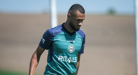 O atacante de 26 anos que pertence ao Sport, assinou contrato com o Coxa por empréstimo com opção de compra até o final da temporada.