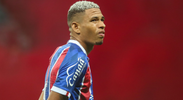 O jogador de 22 anos se despediu do seu clube na Bélgica, e deve chegar à Porto Alegre nesta sexta para exames médicos e assinar contrato com o Colorado.