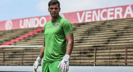 O jogador, de 32 anos, é o primeiro reforço do clube, que começa a preparação para a disputa do Campeonato Carioca Série A2 de 2025.