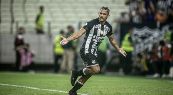 Fernando Sobral marcou, de pênalti, o gol do clássico no Castelão. Em partidas com poucas chances criadas, o Ceará conseguiu sair com a vitória diante do Fortaleza, na Arena Castelão. Fernando Sobral marcou o único gol, e fez com que a equipe do Vozão saísse com a vantagem na final, a equipe cearense fica agora [&amp;#8230;]