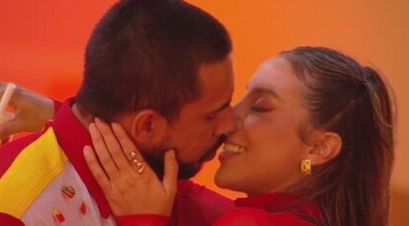 Renata e Maike se beijam no BBB 25